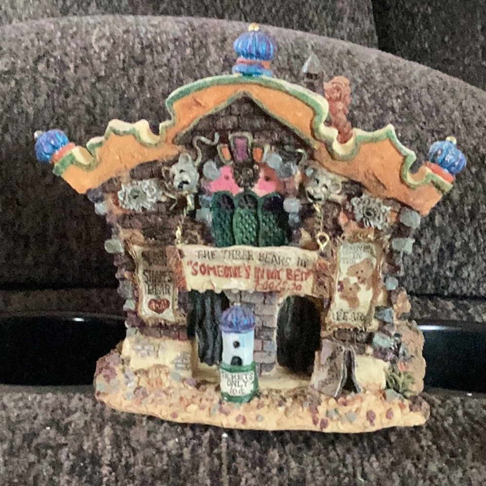 Boyd’s Bears Village The Roxbeary Theater